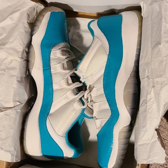 Jordan 11 Retro Low Aqua Safari - Picture 2 of 4